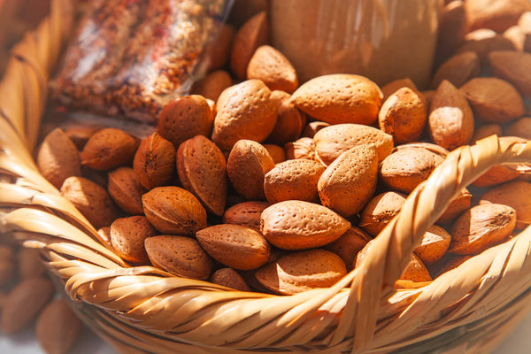 Proteinreiche Snacks für unterwegs: Nährstoffpower für Sportler